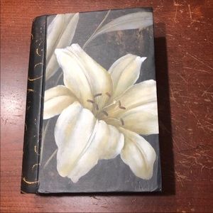 Fabrice De Villeneuve Art in Motion Book Holder